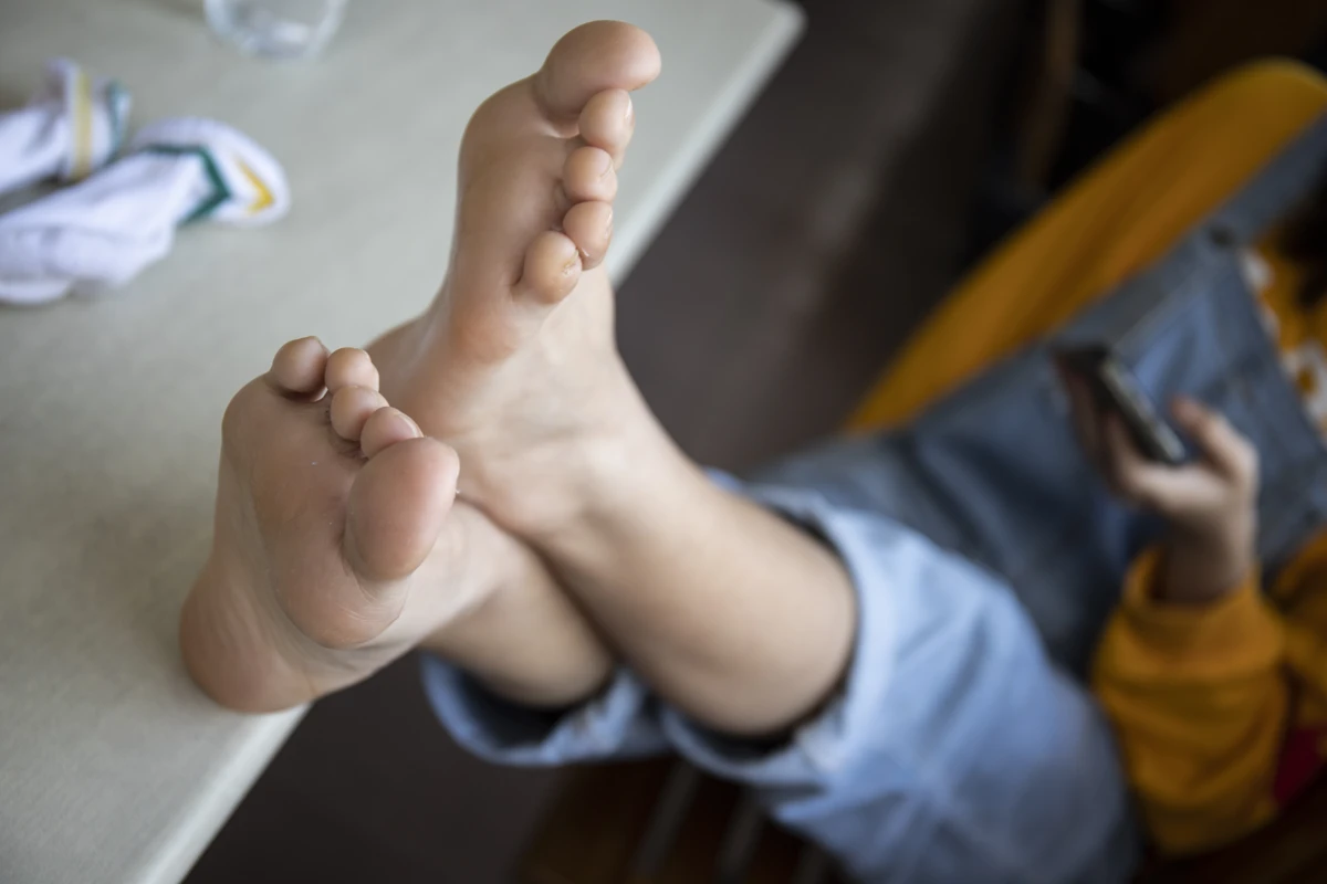 [Mzsock] NO.019 From a tricky angle, Sichuan girl Linlin shows off her beautiful feet in the classroom Southern football skills#[121P]-78